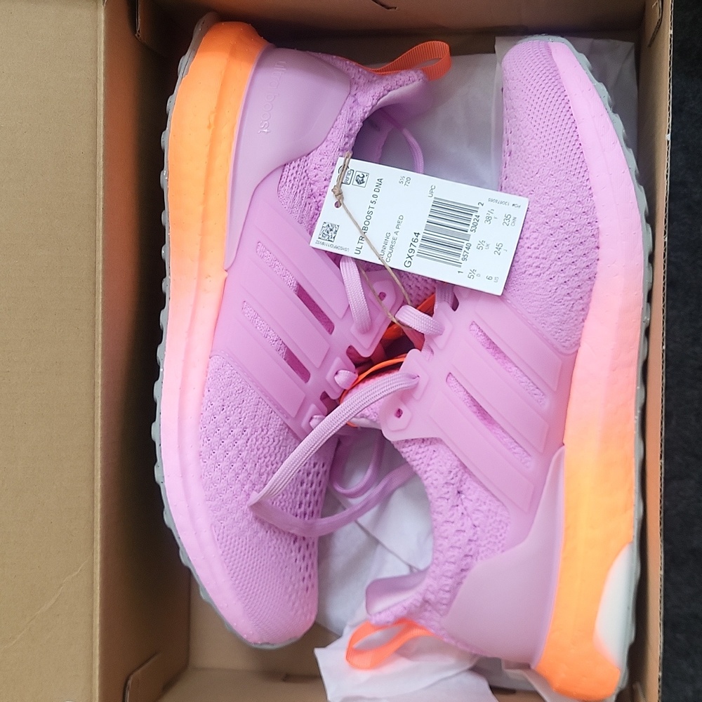 Ultraboost 5.0 Adidas size 6